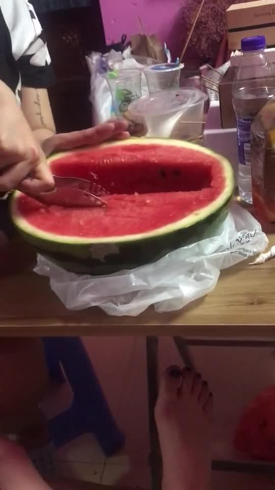 吃瓜初中生宿舍,初中生宿舍里的欢乐时光